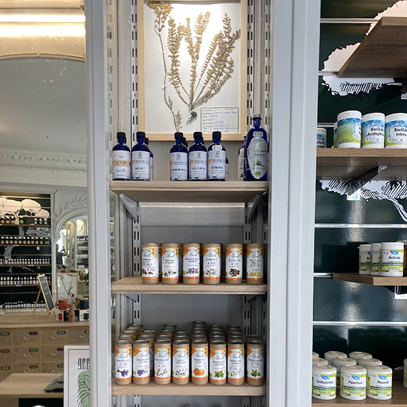 Yggdrasil Herboristerie -boutique-interieur